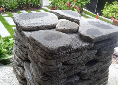 Đá tổ ong đập cạnh quay