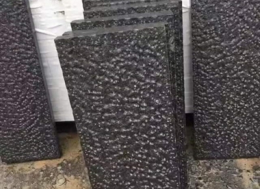 Đá bazan cào mặt