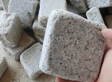 Đá Granite quay giả cổ