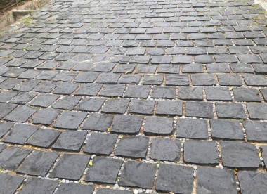 Đá Cubes đen chẻ tay 6 mặt