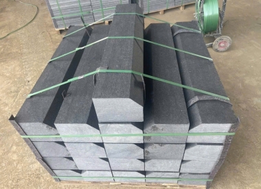 Bó vỉa suối lau