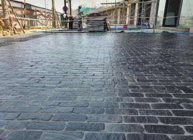 Đá slate quay cạnh