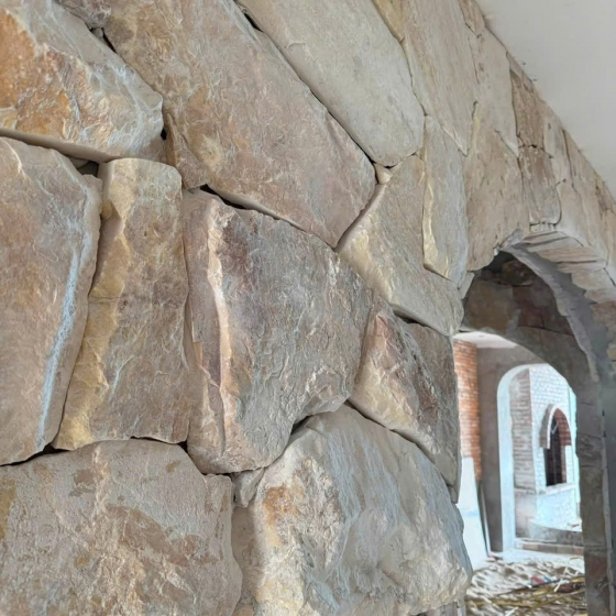 Đá bìa vàng ghép rối