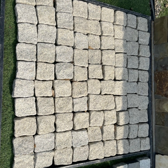 Đá granite quay mẻ cạnh