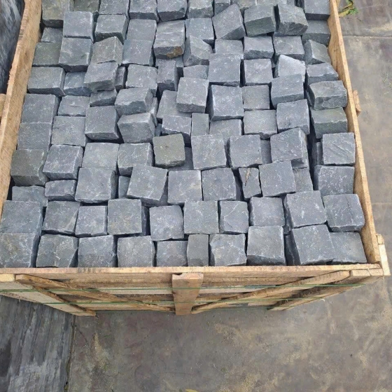 Đá Cubes đen chẻ tay 6 mặt