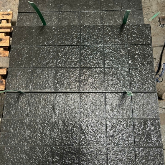 Đá rain chạy rãnh