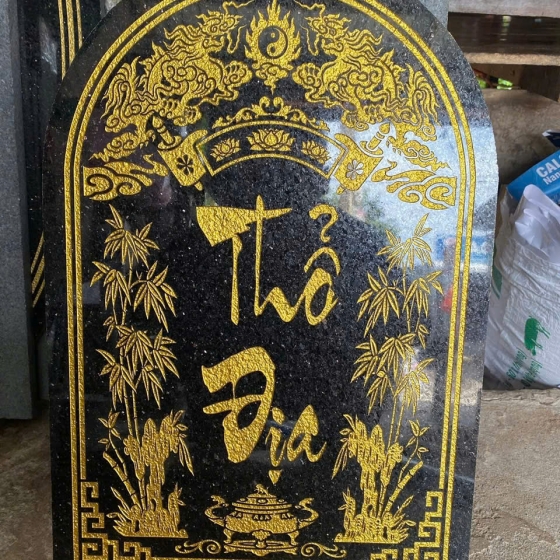 Khắc bia mộ đá