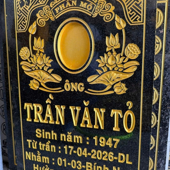 Khắc bia mộ đá