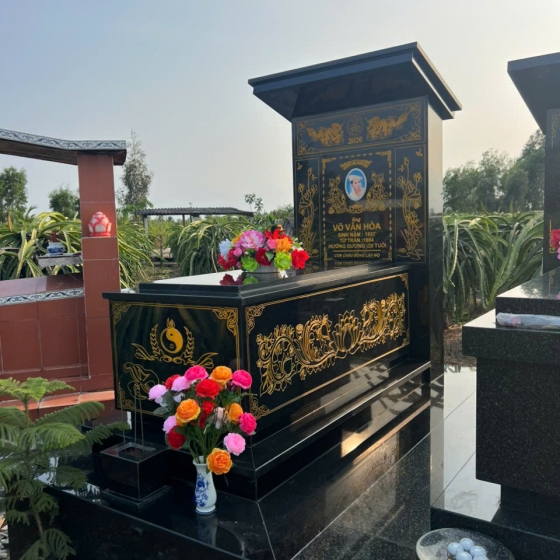 Khắc bia mộ đá